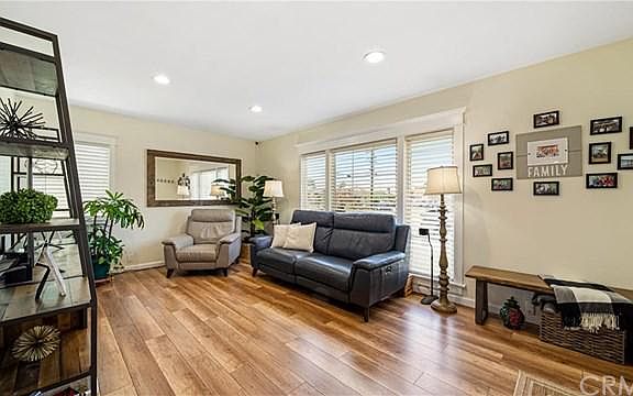 3rd image of 1324 Marine Ave