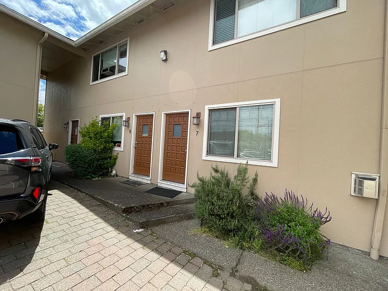 4830 SE Stark St #9 — Photo 7