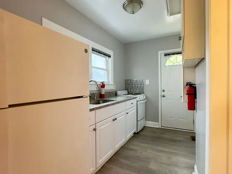 For Rent: Comfortable Living at 2910 Scherer Avenue Your Ideal Home Awaits! — Photo 4