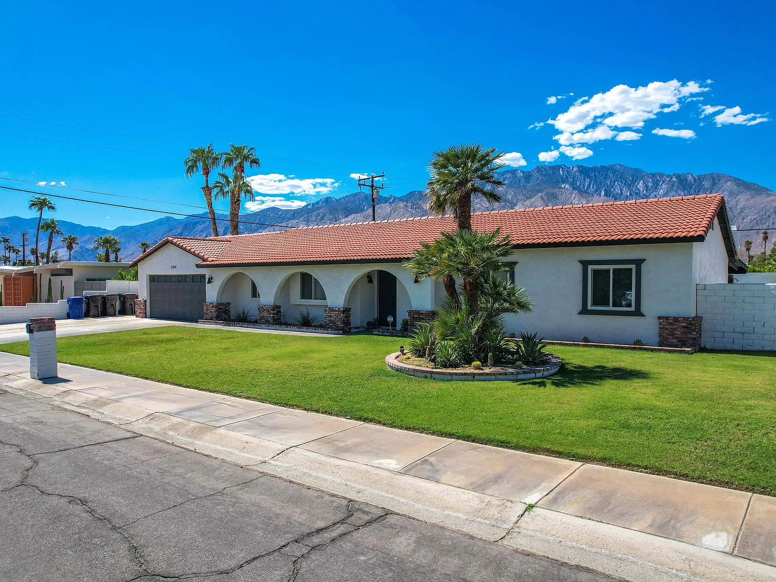 4 bed, $8,000 — Photo 2