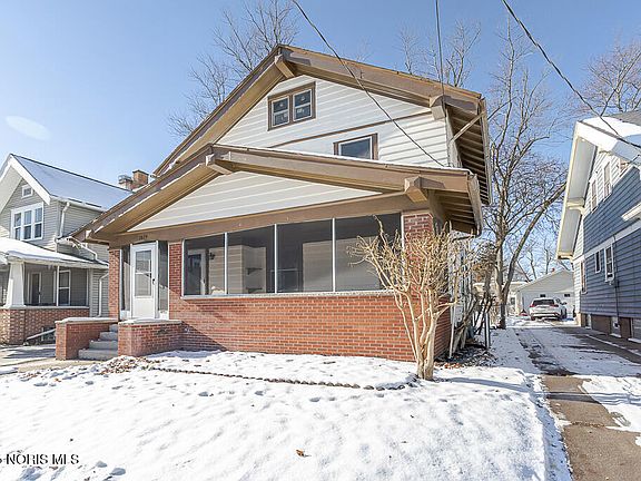 3rd image of 3829 Drexel Dr