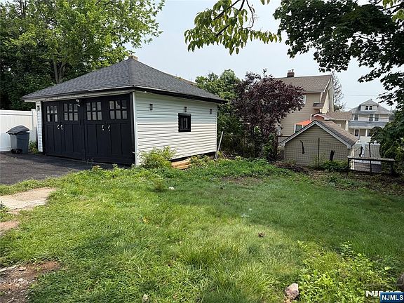 4th image of 319 Crestview Pl