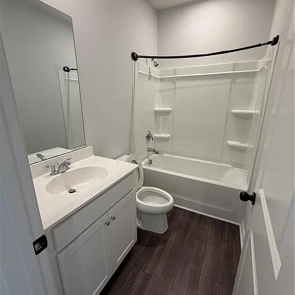 900 Colton Dr — Photo 12