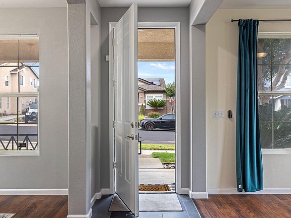 5th image of 368 Nutcrest Ct