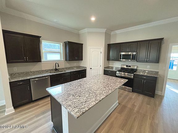 3rd image of 119 Elmwood Meadows Dr