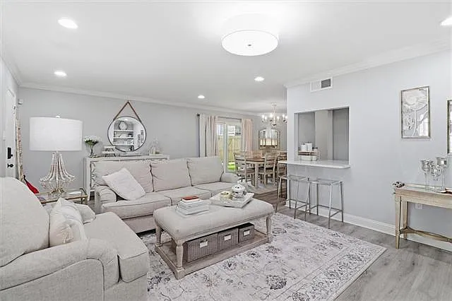 2 bed, 2.0 bath, 1042 sqft, $1,950 — Photo 3