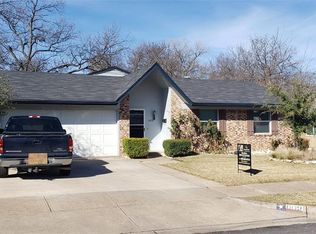 609 Meadowcreek Ln, Garland, TX 75043