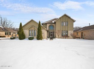 703 Anmarie Ct, Oregon, OH 43616