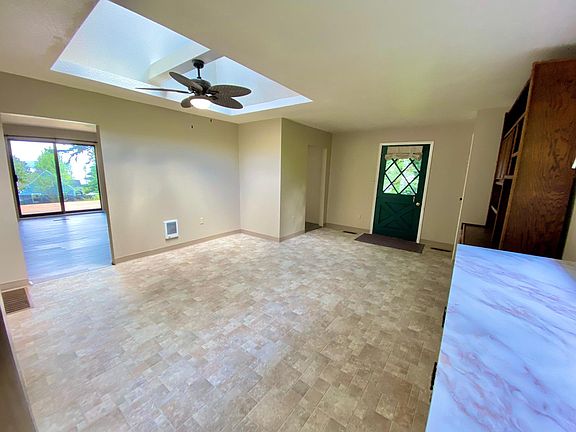 5th image of 2122 Dogwood St NE