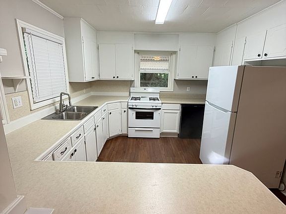 4th image of 1309 Mount Vernon Ave