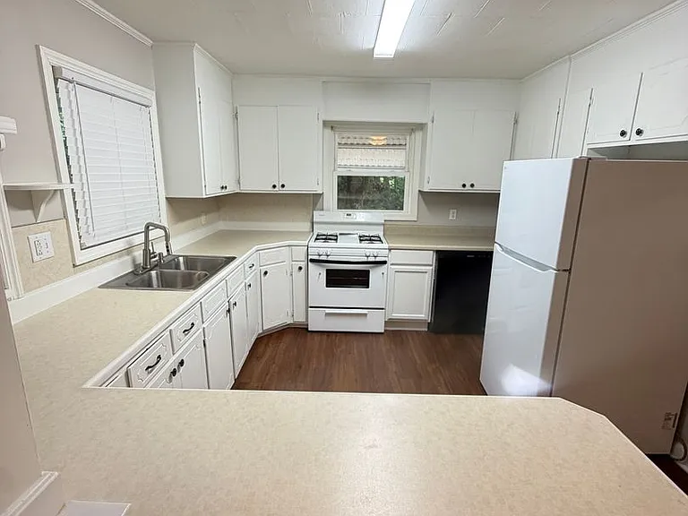 1309 Mount Vernon Ave — Photo 4