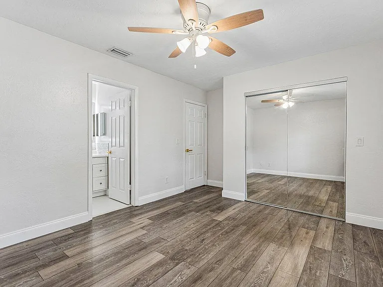 2103 N Palm Cir — Photo 15