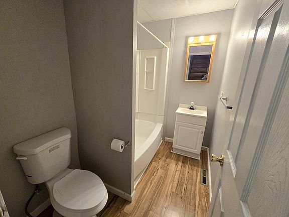 4th image of 272 W William St