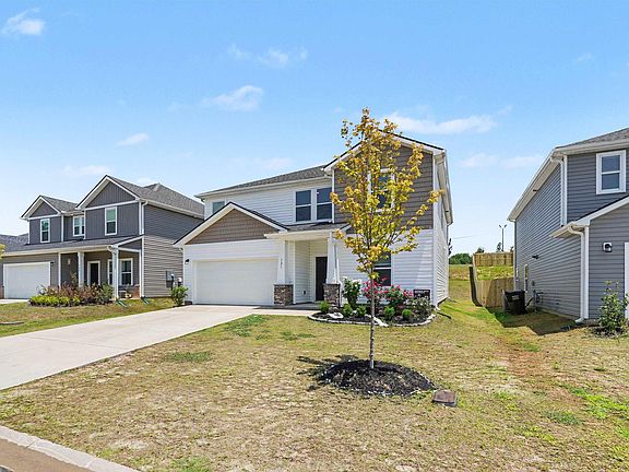 3rd image of 121 Layken Dr
