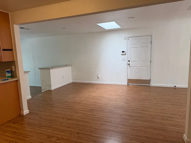 3829 Delaware Ave — Photo 22