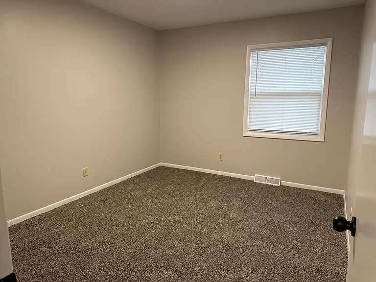 3745 Glen Oaks Blvd #12 — Photo 9