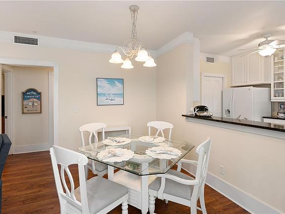 5th image of 122 Shady Brook Cir Unit 201