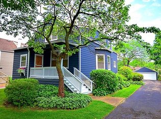 260 Blackhawk Rd, Riverside, IL 60546