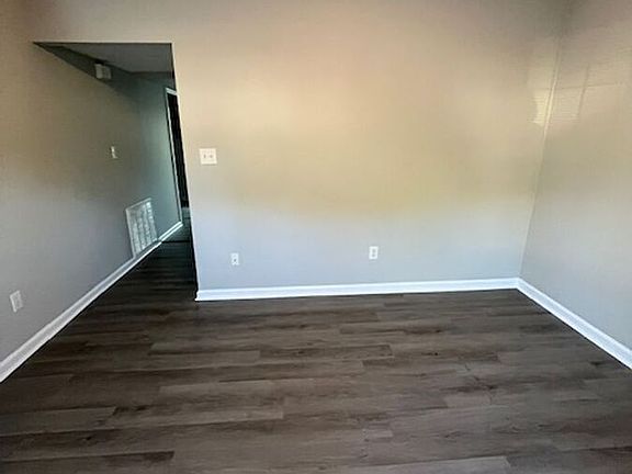 3rd image of 114 Floyd Ct