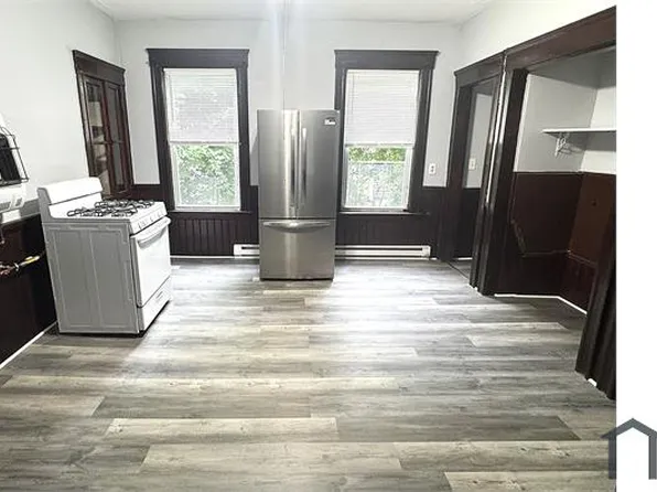 16 Hillside St APT 2, Worcester, MA 01610
