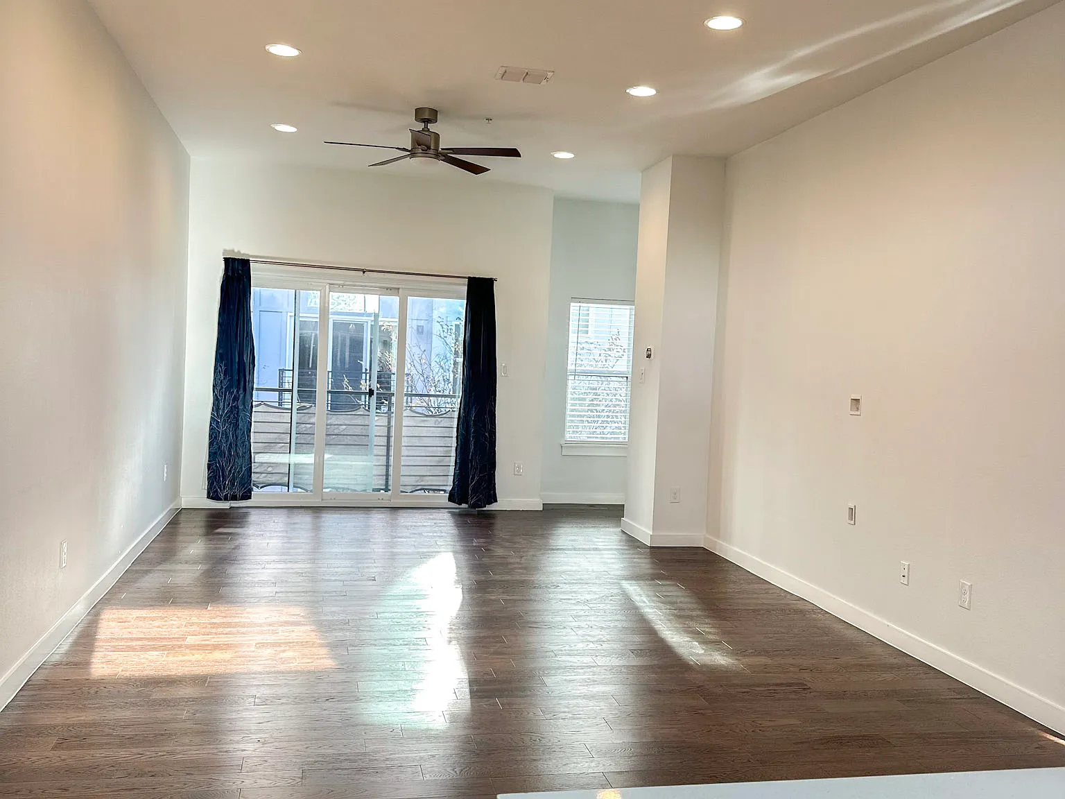 2 bed, 2.5 bath, 1353 sqft, $2,400 — Photo 3