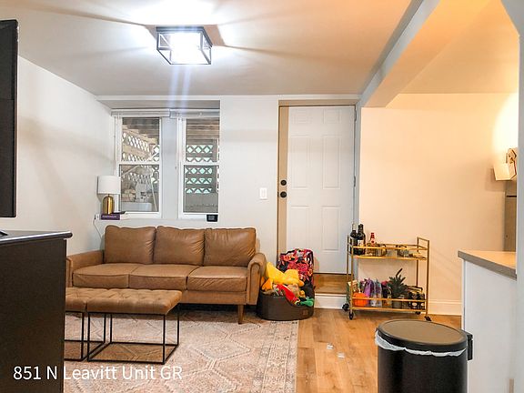 2nd image of 851 N Leavitt St #4028590