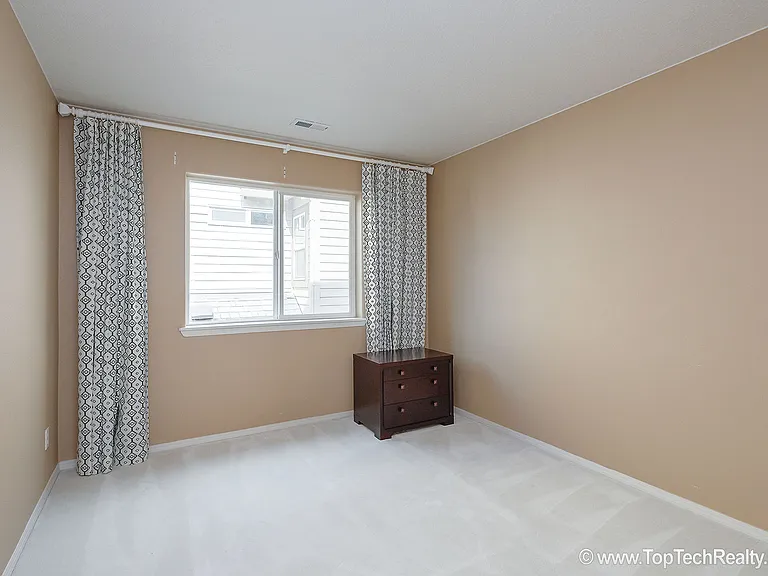 504 NE Caden Ave — Photo 20