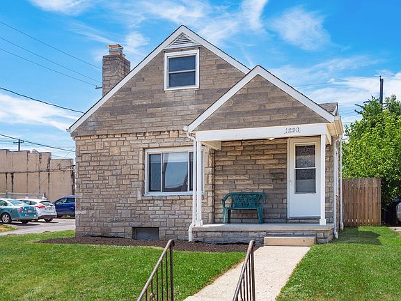 5th image of 1299 Eastview Ave