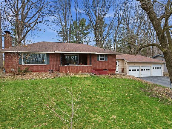3rd image of 902 PARCHER STREET