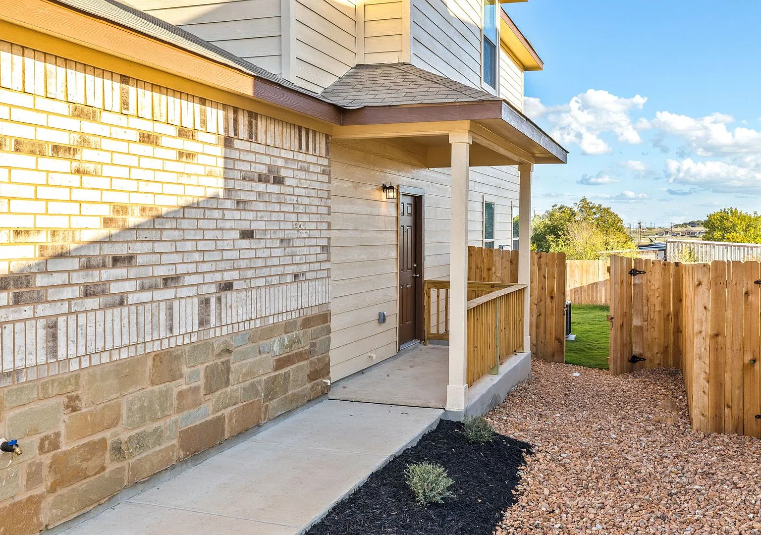 Luxury 3/2.5 Townhouse in NBTX — Photo 2