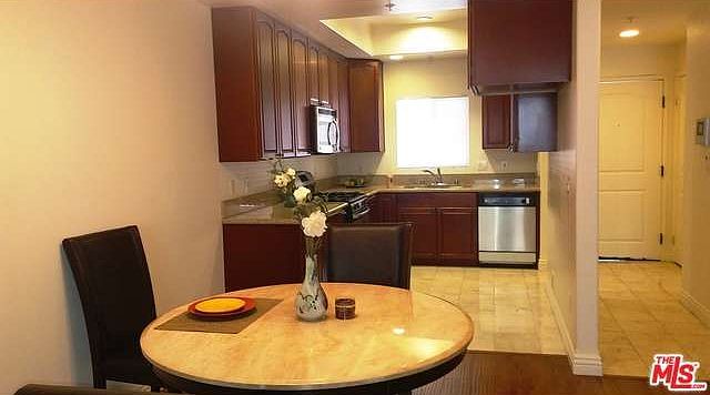 1st image of 109 S Saint Andrews Pl APT 3
