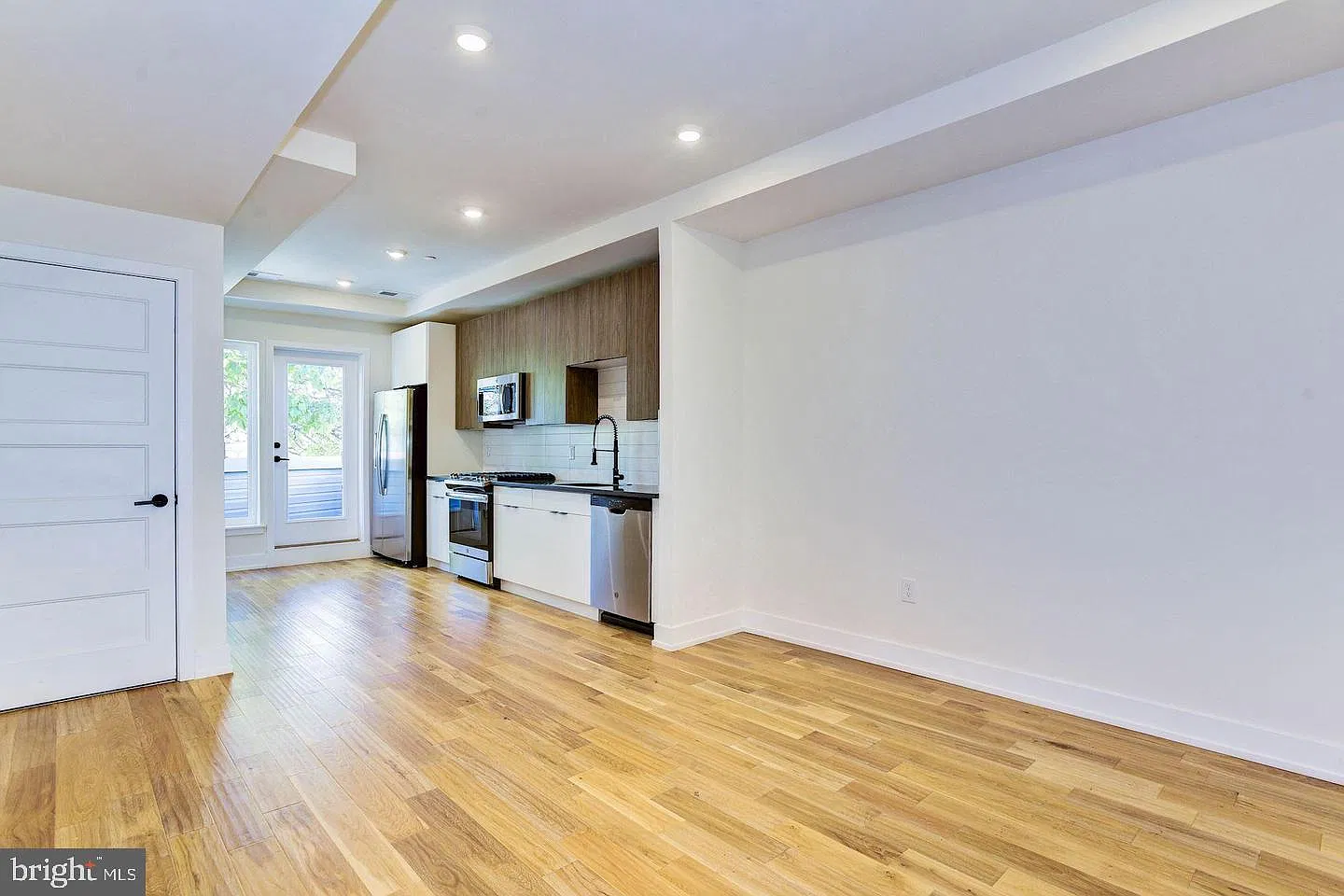 1 bed, 1.0 bath, 1000 sqft, $1,600 — Photo 1