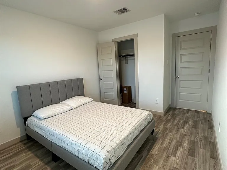 7219 Whispering Leaf St — Photo 10