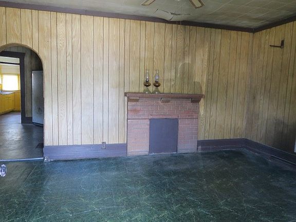 2nd image of 933 Brookdale St