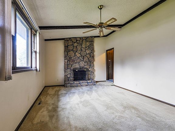 1525 Buttonwood Dr Fort-large-043-48-Living Room-1499x1000-72dpi (1).jpg
