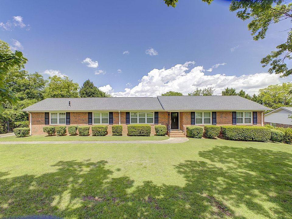 1st image of 305 Mimosa Dr