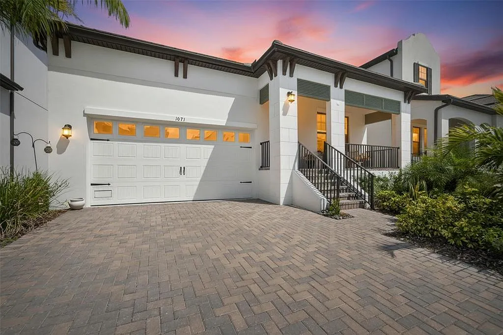 3 bed, 2.5 bath, 1985 sqft, $3,500 — Photo 1