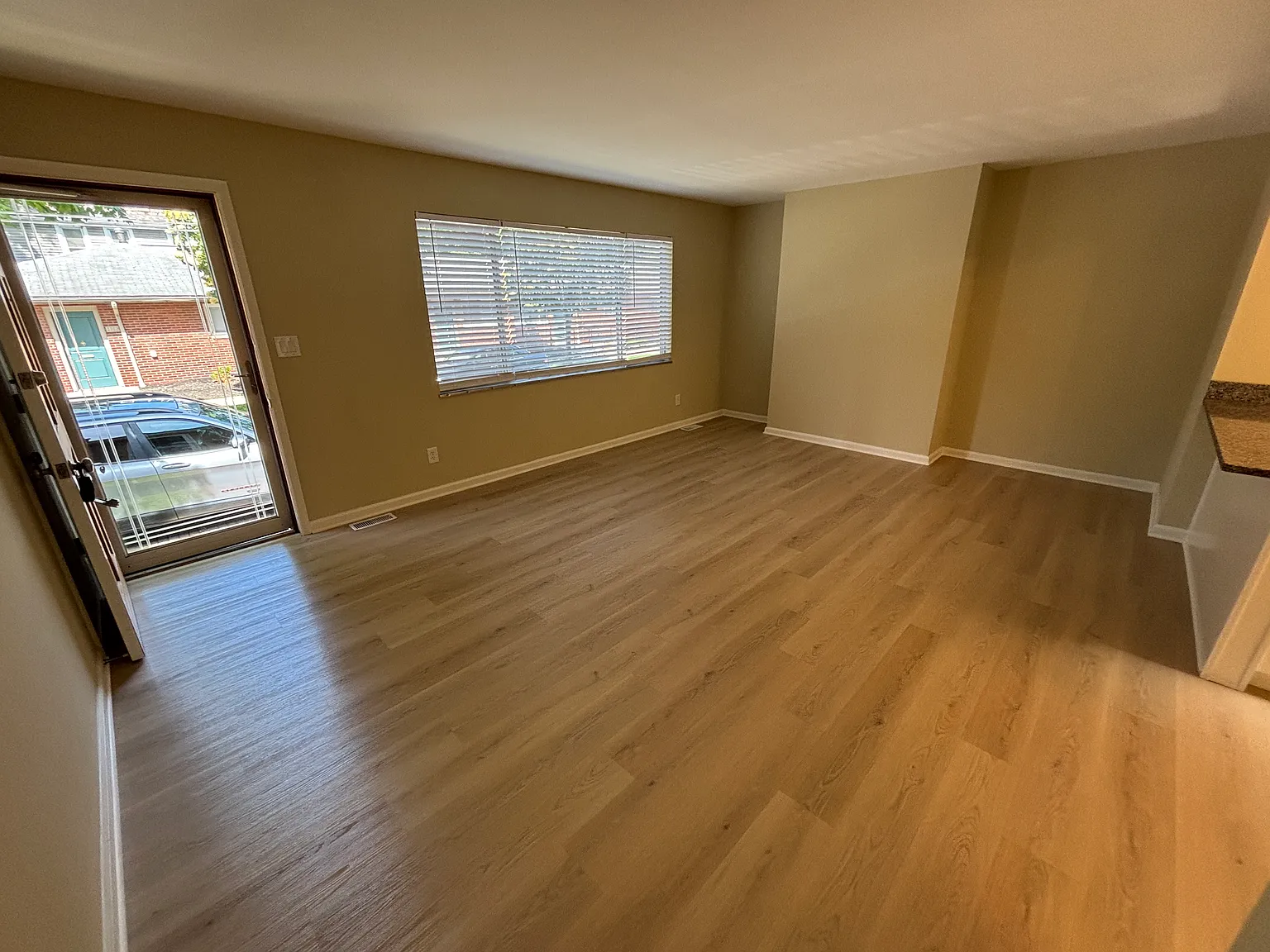 2 bed, 876 sqft, $1,595 — Photo 2