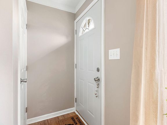 2nd image of 32641 Grandview Ave