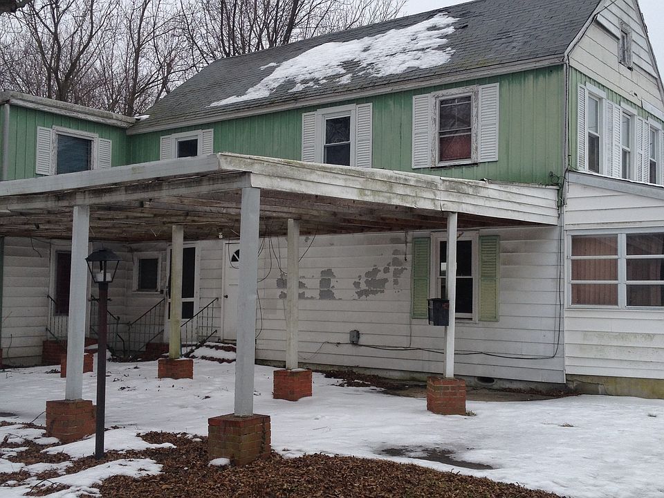 2nd image of 728 Washington St