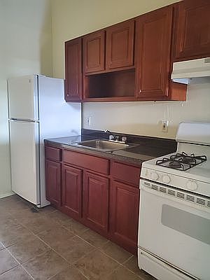 1st image of 818 Macon St APT 3