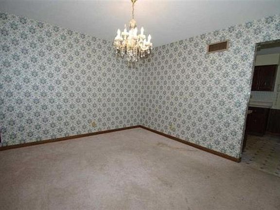 4th image of 1012 Brae Burn Ln