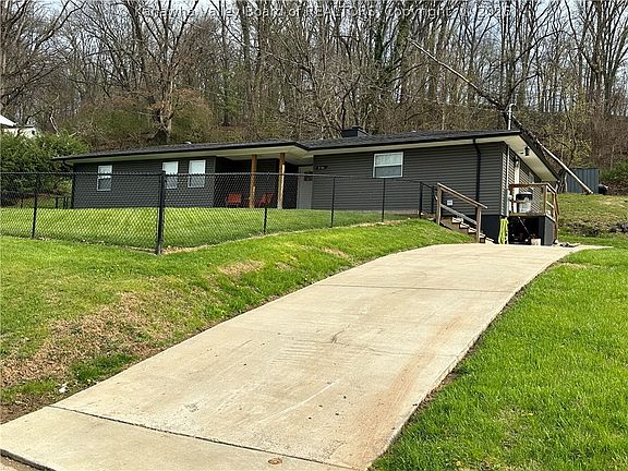2nd image of 2761 Daniels Ave