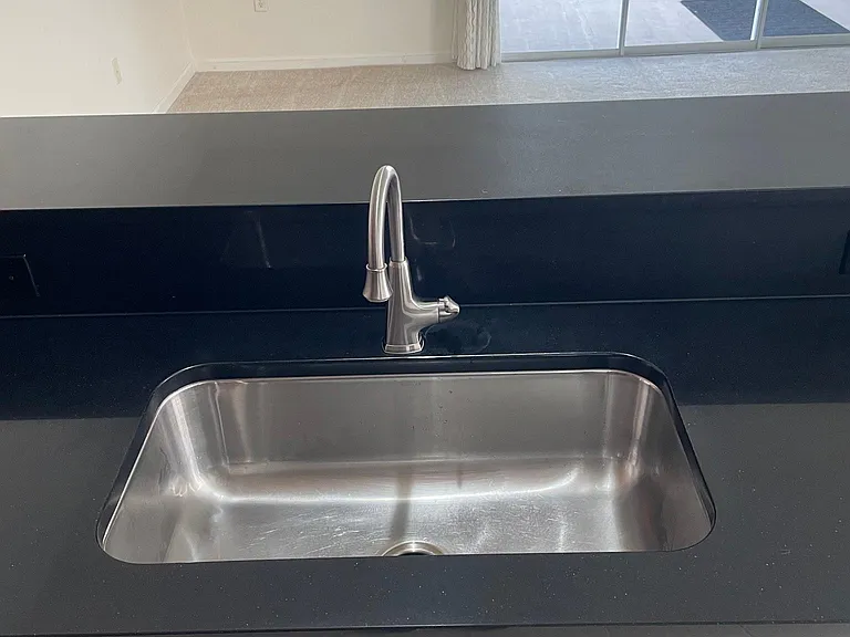 Single basin sink
