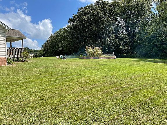 4th image of 340 Golden Cir