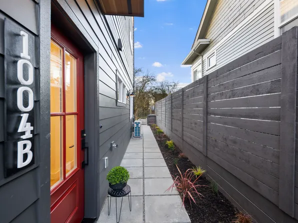 1004 N 48th St #B, Seattle, WA 98103