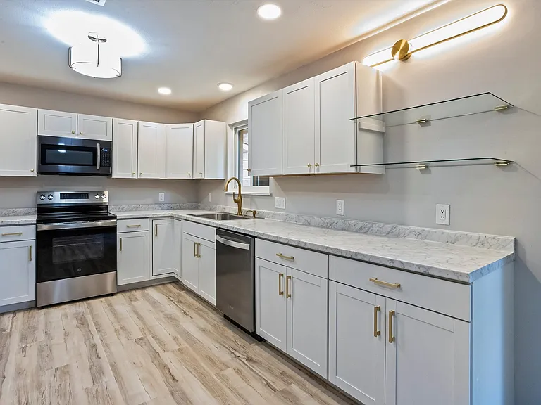 1728 Sandalwood Dr — Photo 17