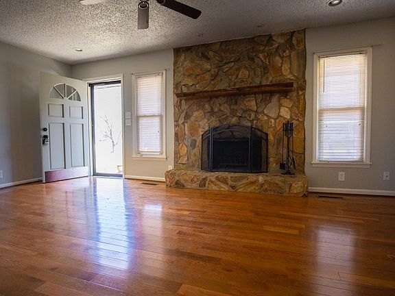 Living Room, Fireplace, Ceiling fan