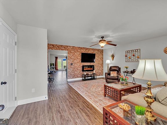 3rd image of 773 Weldon Rd