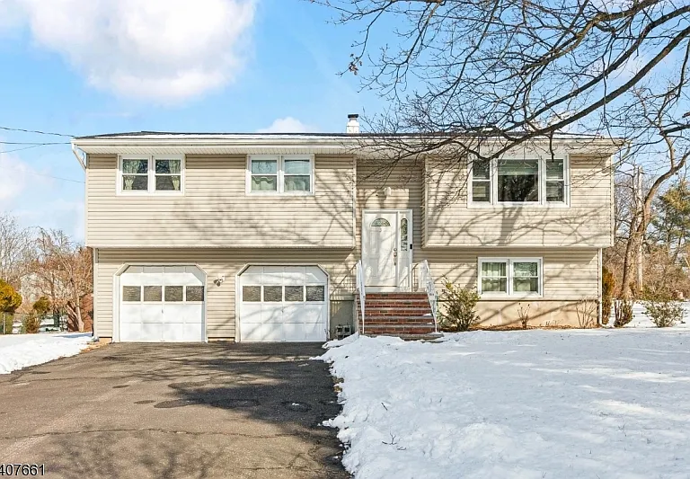3 Stafford Dr — Photo 3